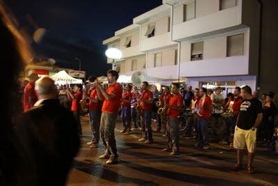 la Large Street Band che ha suonato a Pinocchio in strada