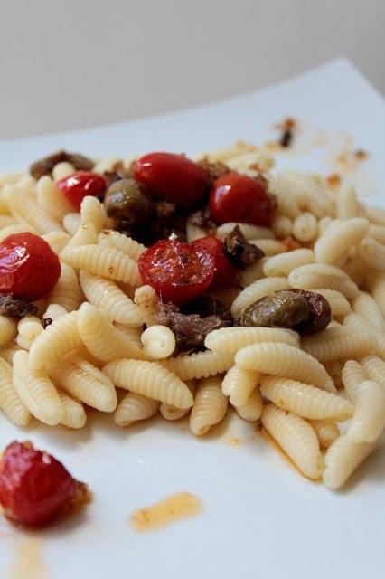 Malloreddus con acciughe, olive e mollica