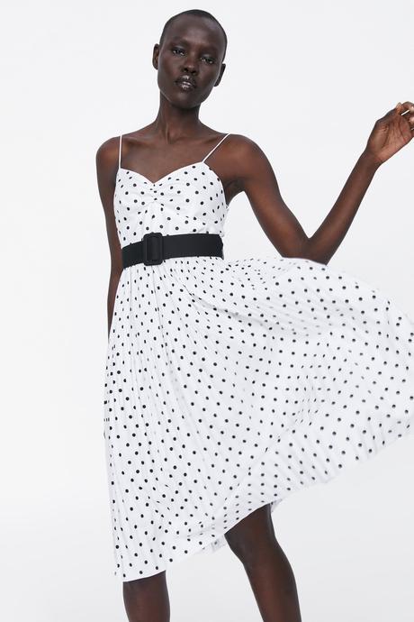 SONO 25 GLI ABITI SELEZIONATI PER SFOGGIARE UN LOOK UNICO! SONO 25 GLI ABITI SELEZIONATI PER SFOGGIARE UN LOOK UNICO!