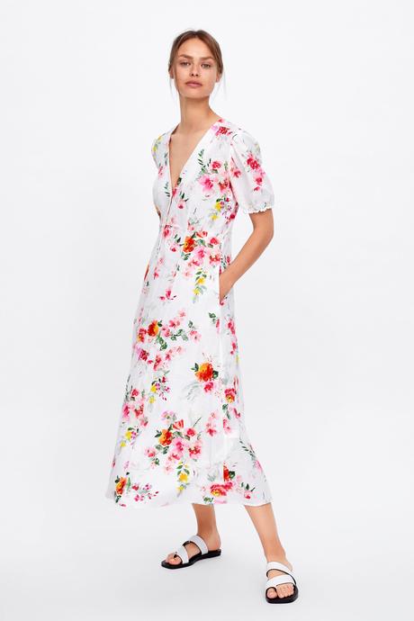 SONO 25 GLI ABITI SELEZIONATI PER SFOGGIARE UN LOOK UNICO! SONO 25 GLI ABITI SELEZIONATI PER SFOGGIARE UN LOOK UNICO!