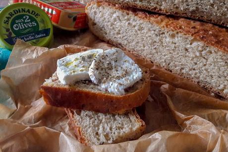 Pane morbido integrale fatto in casa con la pentola di ghisa Pane morbido integrale fatto in casa con la pentola di ghisa
