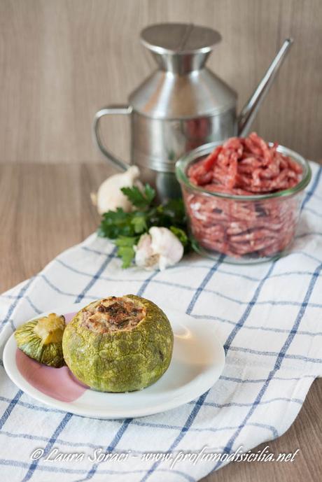 Zucchine Tonde Ripiene di Carne un delizioso piatto da sapore intenso perfetto per tante occasioni