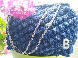 POCHETTE DI JEANS - CON BASE INTRECCIATA - UNCINETTO POCHETTE DI JEANS - CON BASE INTRECCIATA - UNCINETTO
