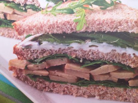 Club sandwich con seitan, rucola e friggitelli Club sandwich con seitan, rucola e friggitelli