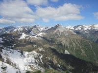 Da Craveggia, salita alla Madonna del Rosario e a Cima del Sassone. Da Craveggia, salita alla Madonna del Rosario e a Cima del Sassone.