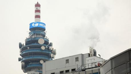 Mediaset trasferisce la sua sede legale in Olanda costituendo holding Mediaset trasferisce la sua sede legale in Olanda costituendo holding