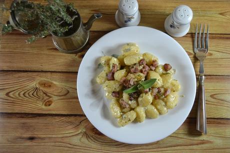 Gnocchi con gorgonzola al mascarpone e pancetta affumicata Gnocchi con gorgonzola al mascarpone e pancetta affumicata