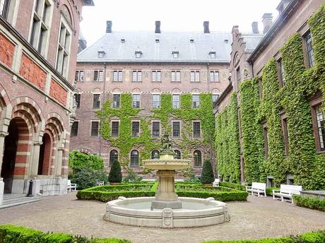 Cosa vedere a Rotterdam: la città dai mille volti Stadhuis tra le cose da vedere a Rotterdam