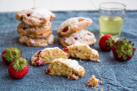 Biscotti alle fragole e limoncello senza glutine Biscotti alle fragole e limoncello senza glutine