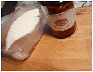 Pesto di pomodori secchi e ricotta vaccina del caseificio Valvaraita Pesto di pomodori secchi e ricotta vaccina del caseificio Valvaraita