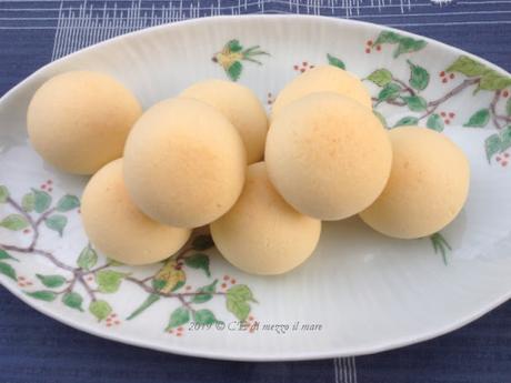 Pane nel mondo: Pão de queijo (Brasile) Pane nel mondo: Pão de queijo (Brasile)
