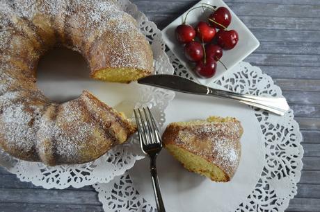 Ciambellone allo yogurt con glassa leggera al limone Ciambellone allo yogurt con glassa leggera al limone