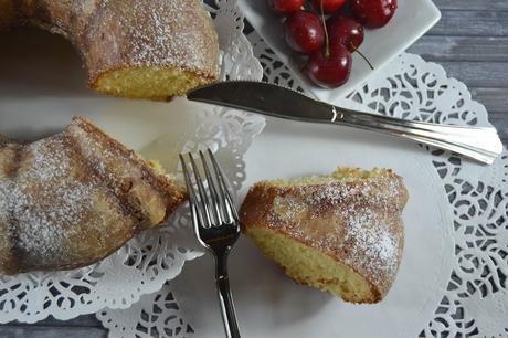 Ciambellone allo yogurt con glassa leggera al limone Ciambellone allo yogurt con glassa leggera al limone