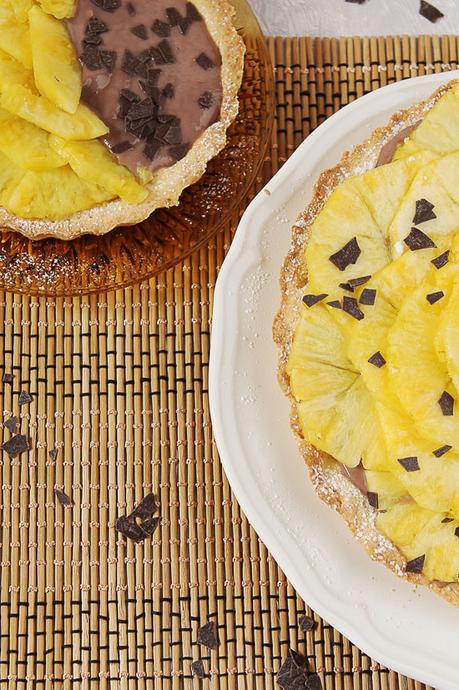 La crostata estiva alla crema latte e cacao e carpaccio d'ananas La crostata estiva alla crema latte e cacao e carpaccio d'ananas