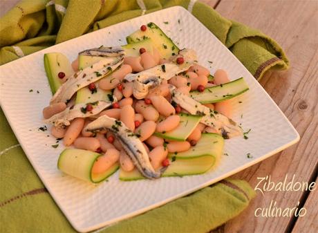 Insalata di fagioli cannellini con zucchine e acciughe Insalata di fagioli cannellini con zucchine e acciughe