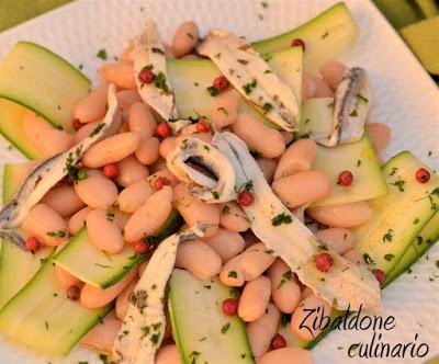 Insalata di fagioli cannellini con zucchine e acciughe Insalata di fagioli cannellini con zucchine e acciughe