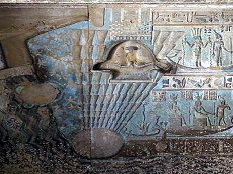 Cronistoria della presenza aliena sulla terra : le foto di una compagnia molto antica Cronistoria della presenza aliena sulla terra : le foto di una compagnia molto antica