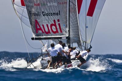 Vela Melges 32: AUDI FRATELLI GIACOMEL SI CONFERMA TERZO IN ATTESA DI MALCESINE