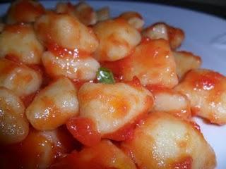 GNOCCHI POMODORO E BASILICO............E...IL RITORNO AL NERO.... GNOCCHI POMODORO E BASILICO............E...IL RITORNO AL NERO....