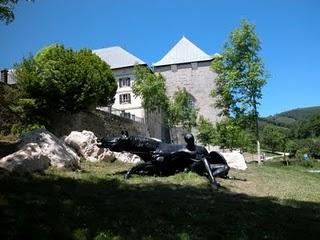 Rolando e il suo cavallo sono  tornati a Roncisvalle