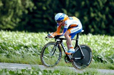 Ma chi è il criminale che ha messo Cunego in bici !!!