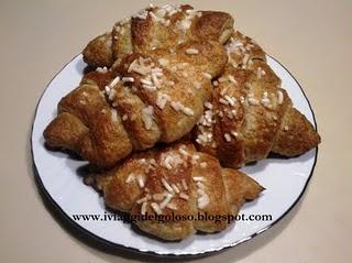 CROISSANTS INTEGRALI CON MARMELLATA