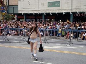 Come farsi del male fisicamente sul Cyclone a Coney Island (e alla Mermaid Parade)