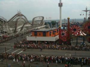 Come farsi del male fisicamente sul Cyclone a Coney Island (e alla Mermaid Parade)