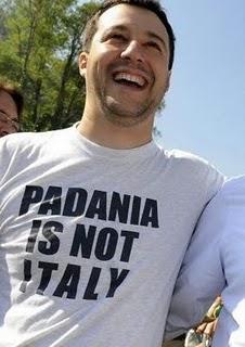 Matteo Salvini ha fatto un coro leghista dicendo che Berlusconi ha rotto i c....