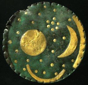 disco ritrovato rappresenta le posizioni di sole e luna durante il solstizio