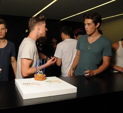 Il compleanno dei Sampaio Twins' nel backstage di D