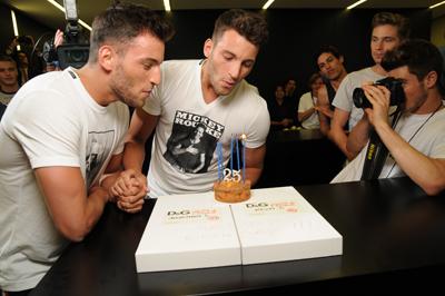 Il compleanno dei Sampaio Twins' nel backstage di D