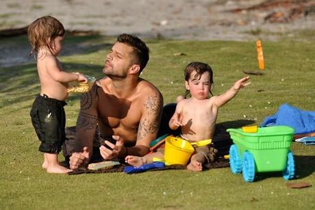 RICKY MARTIN SU FANITY FAIR E' UN PAPA' (...GAY) PERFETTO