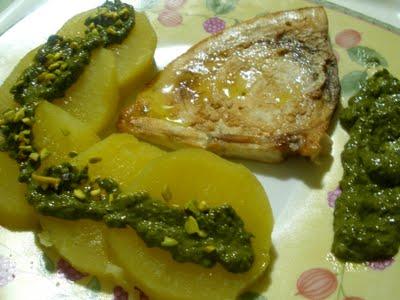 PESCE SPADA AI FERRI,PATATE AL VAPORE CON SALSA VERDE