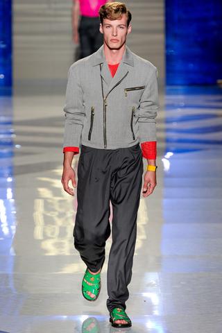 [Fashion Show] Milano Moda Uomo: Versace P/E 2012