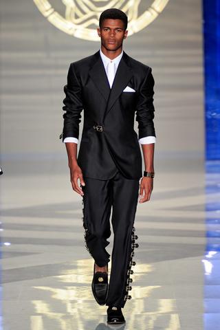 [Fashion Show] Milano Moda Uomo: Versace P/E 2012