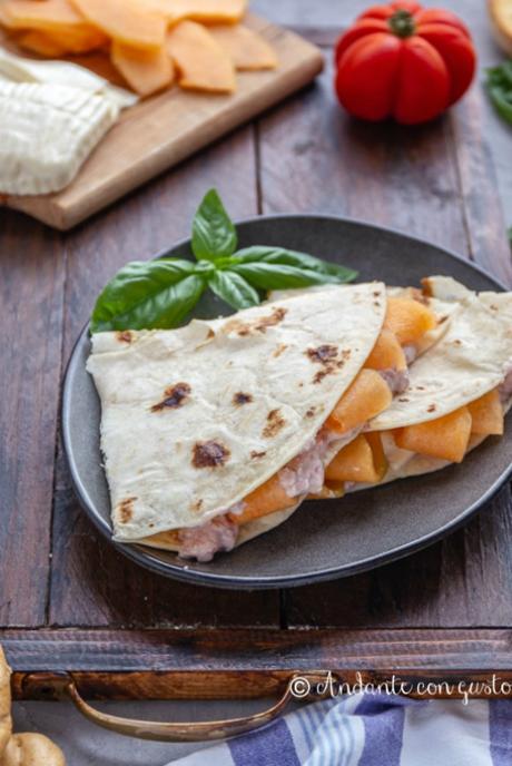 VAMOS A LA PIADA: Piadina con melone, primo sale e mousse di finocchiona VAMOS A LA PIADA: Piadina con melone, primo sale e mousse di finocchiona