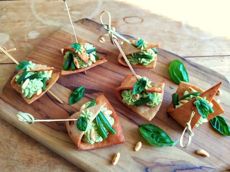 VELE DI PIADA CON SPUMA AL PESTO, FAGIOLINI E PINOLI TOSTATI PER VAMOS A LA PIADA VELE DI PIADA CON SPUMA AL PESTO, FAGIOLINI E PINOLI TOSTATI PER VAMOS A LA PIADA
