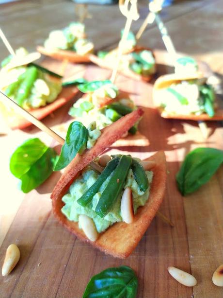 VELE DI PIADA CON SPUMA AL PESTO, FAGIOLINI E PINOLI TOSTATI PER VAMOS A LA PIADA VELE DI PIADA CON SPUMA AL PESTO, FAGIOLINI E PINOLI TOSTATI PER VAMOS A LA PIADA