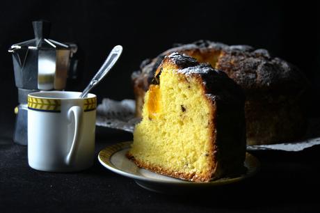 Torta soffice con albicocche e prugne secche Torta soffice con albicocche e prugne secche