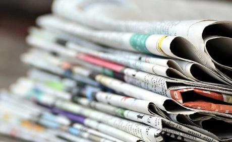 Il popolo social che commenta le notizie, leggendo solo i titoli Il popolo social che commenta le notizie, leggendo solo i titoli