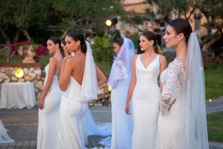 La sposa de La Vie En Blanc Atelier sorge dalle acque come la Venere di Botticelli La sposa de La Vie En Blanc Atelier sorge dalle acque come la Venere di Botticelli