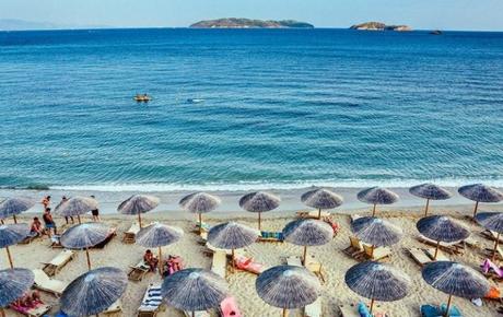 Sandrink, l’app per ordinare da bere e da mangiare direttamente in spiaggia Sandrink, l’app per ordinare da bere e da mangiare direttamente in spiaggia