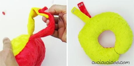 Cartamodello per cuscino da viaggio (cervicale) Questo cartamodello per cuscino da viaggio è semplice da cucire, sia per principianti che per bambini! Con due misure e un laccio da trasporto comodo. Il template è gratuito da scaricare. Ottimo da regalare! #cartamodello #cuscinofaidate #cucitocreativo