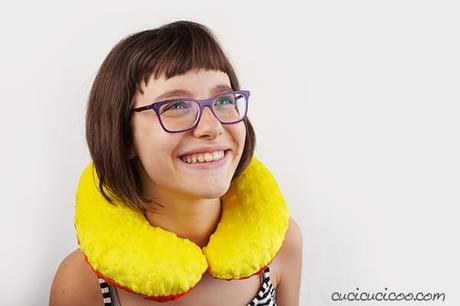 Cartamodello per cuscino da viaggio (cervicale) Questo cartamodello per cuscino da viaggio è semplice da cucire, sia per principianti che per bambini! Con due misure e un laccio da trasporto comodo. Il template è gratuito da scaricare. Ottimo da regalare! #cartamodello #cuscinofaidate #cucitocreativo