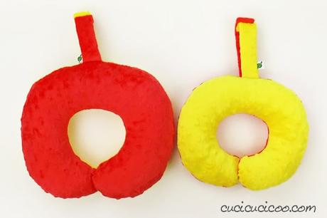 Cartamodello per cuscino da viaggio (cervicale) Questo cartamodello per cuscino da viaggio è semplice da cucire, sia per principianti che per bambini! Con due misure e un laccio da trasporto comodo. Il template è gratuito da scaricare. Ottimo da regalare! #cartamodello #cuscinofaidate #cucitocreativo