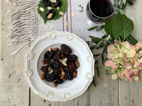 LA CUCINA GRECA ED I LUOGHI DEL PANE, DEL VINO E DELL'OLIO. ALLA SCOPERTA DI UNO SCONTRO DI CIVILTA' E DI UNA RICETTA MARINATA CON LE PRUGNE #INNAMORATEDELSOLE LA CUCINA GRECA ED I LUOGHI DEL PANE, DEL VINO E DELL'OLIO. ALLA SCOPERTA DI UNO SCONTRO DI CIVILTA' E DI UNA RICETTA MARINATA CON LE PRUGNE #INNAMORATEDELSOLE