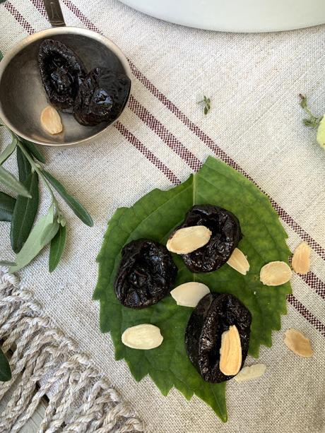 LA CUCINA GRECA ED I LUOGHI DEL PANE, DEL VINO E DELL'OLIO. ALLA SCOPERTA DI UNO SCONTRO DI CIVILTA' E DI UNA RICETTA MARINATA CON LE PRUGNE #INNAMORATEDELSOLE LA CUCINA GRECA ED I LUOGHI DEL PANE, DEL VINO E DELL'OLIO. ALLA SCOPERTA DI UNO SCONTRO DI CIVILTA' E DI UNA RICETTA MARINATA CON LE PRUGNE #INNAMORATEDELSOLE