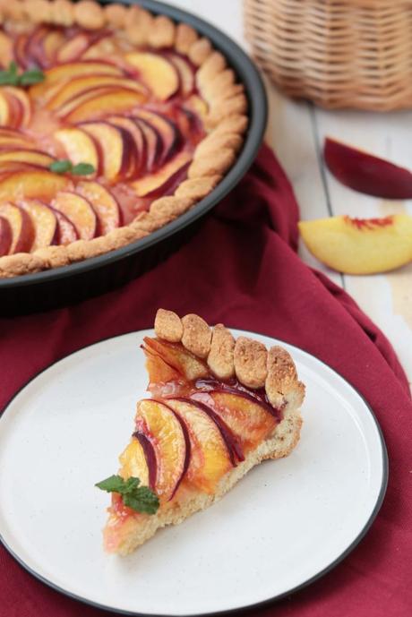 Crostata alle mandorle con confettura di limoni e pesche Crostata alle mandorle con confettura di limoni e pesche