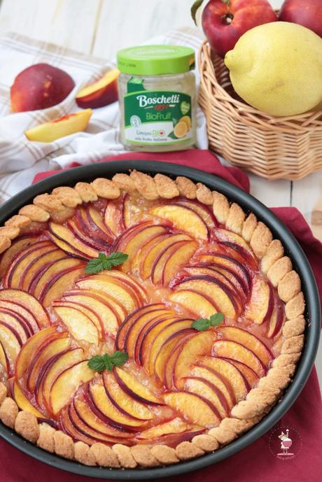 Crostata alle mandorle con confettura di limoni e pesche Crostata alle mandorle con confettura di limoni e pesche